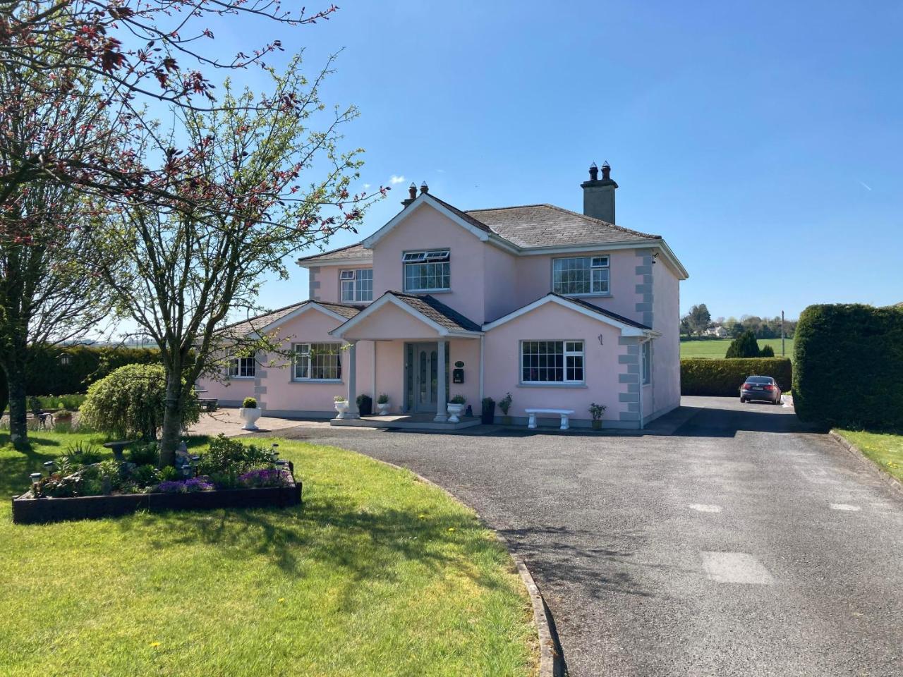 Tir Na Nog — 4-Star Luxury Hotel in Cashel, Republic of Ireland