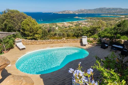 Villa con Piscina Privata vista 180 gradi sul mare — 4-Star Luxury Hotel in Cannigione, Italy
