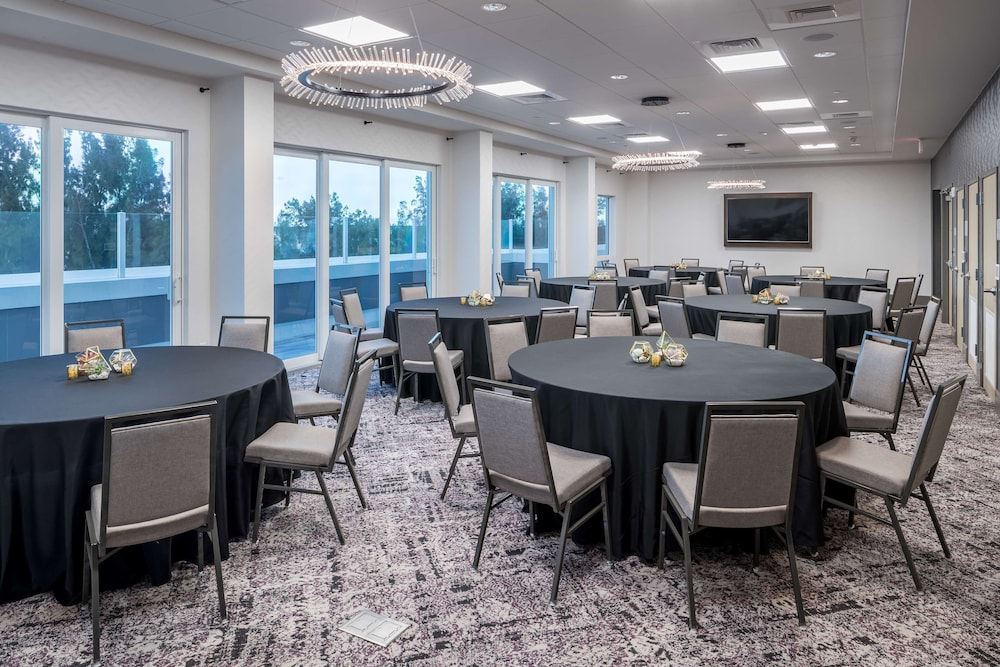 Hampton Inn & Suites Cape Canaveral Cruise Port - photo 47