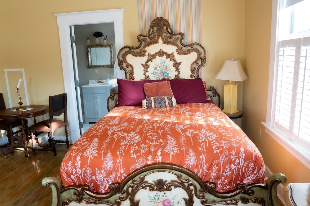 Oaak Tree Hotel - photo 102
