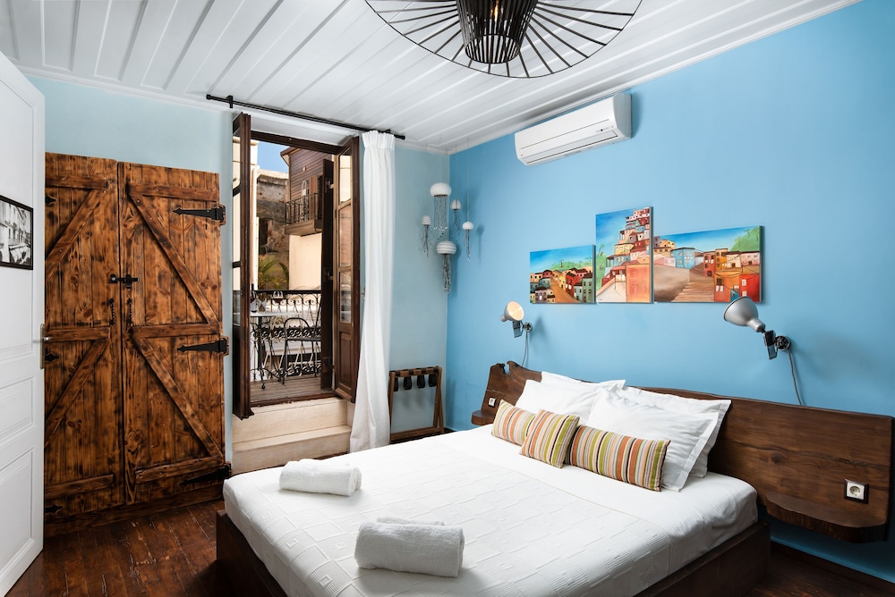 Favela Living Space — Chania — photo 2