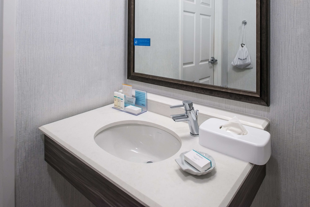 Hampton Inn Ft Lauderdale Plantation - photo 33