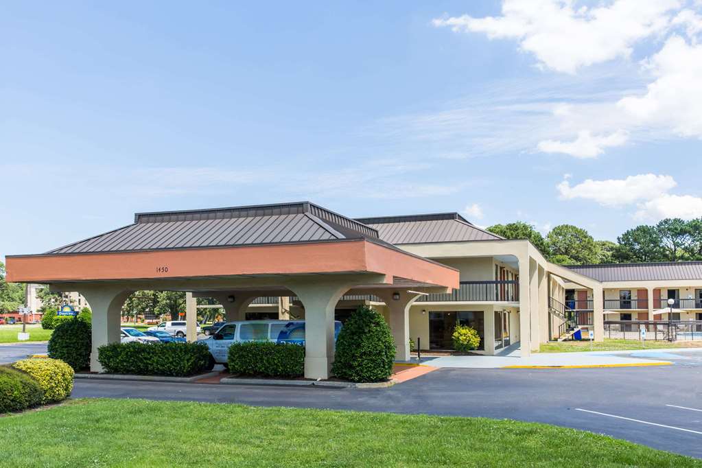 Days Inn by Wyndham Norfolk Airport in Norfolk, United States