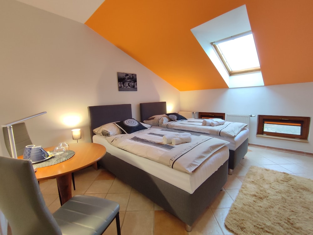 Hotel 28 — hotel in Jaromer