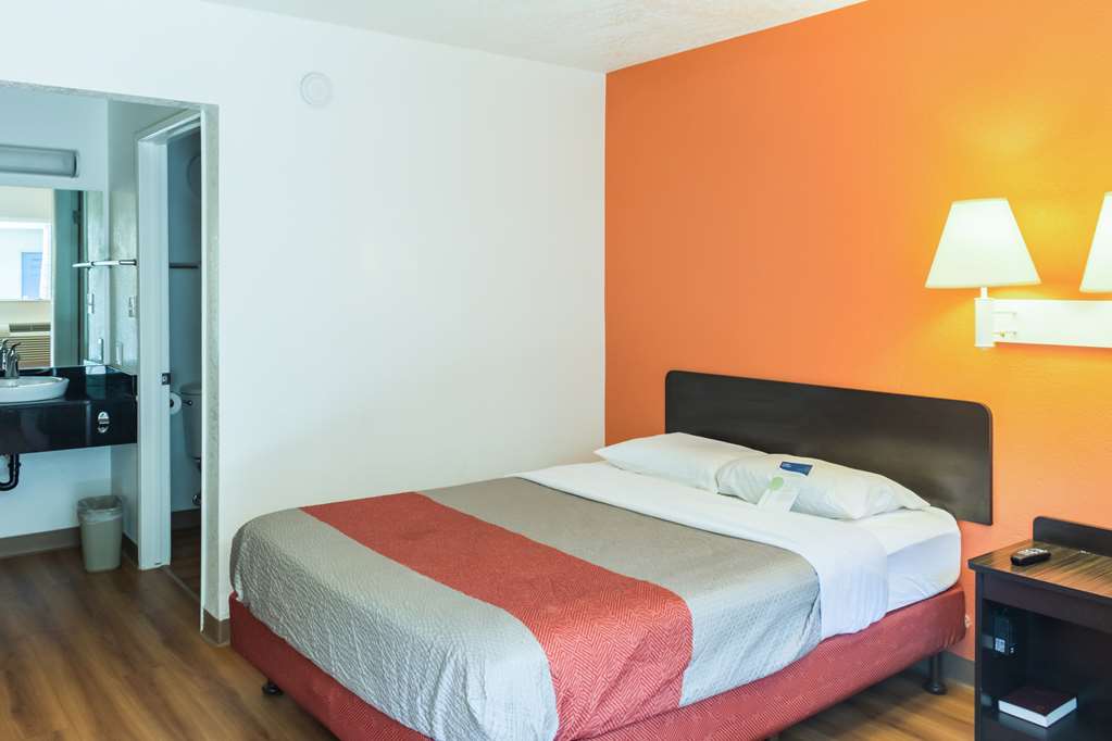 Motel 6 Bakersfield CA East - photo 12