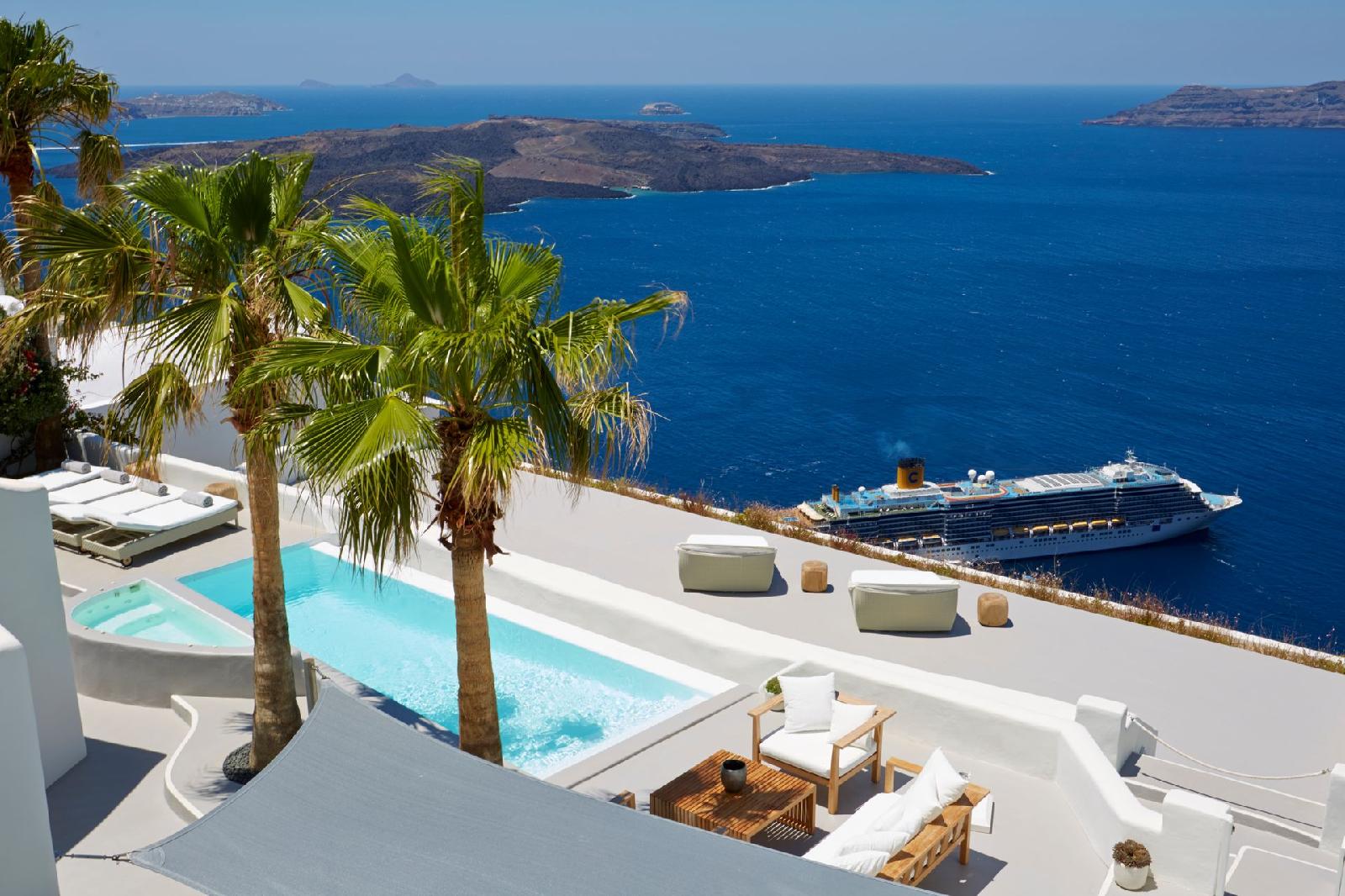 Villa Aura — 5-Star Luxury Hotel in Fira, Greece