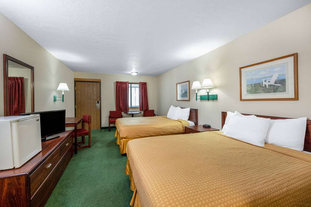 Travelodge by Wyndham Spirit Lake Okoboji - photo 15