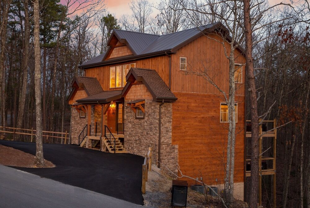 Iron Mountain Lodge 4 Bedroom Cabin by RedAwning — 4-Star Luxury Hotel in Sevierville, United States