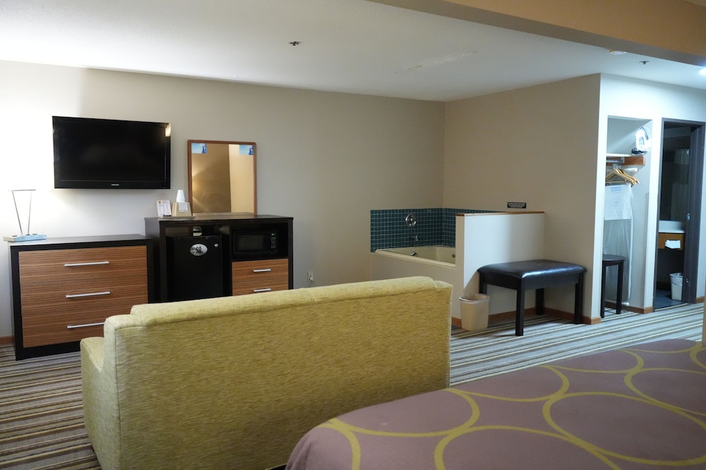 Watseka 24 Inn & Suites - photo 20