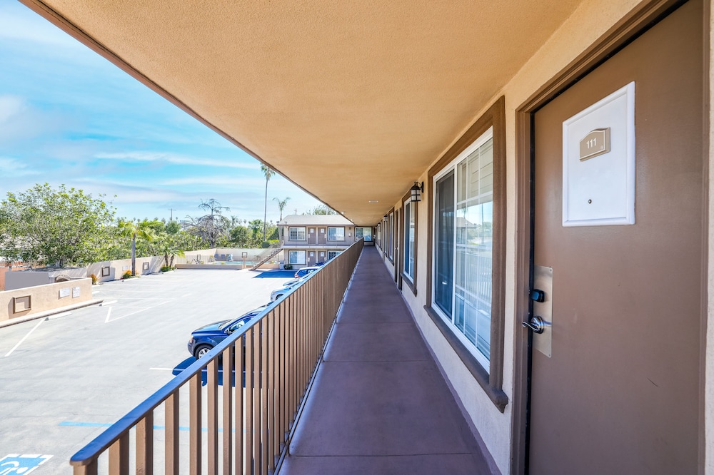 Hotel 414 Anaheim - photo 82