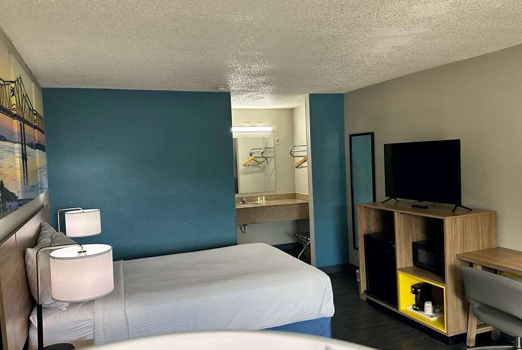 Days Inn by Wyndham Columbia NE Fort Jackson - photo 14
