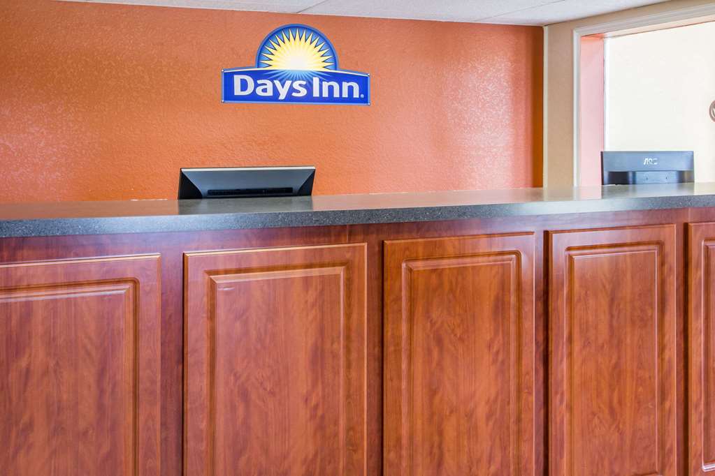 Days Inn by Wyndham Bradenton I 75 - photo 2