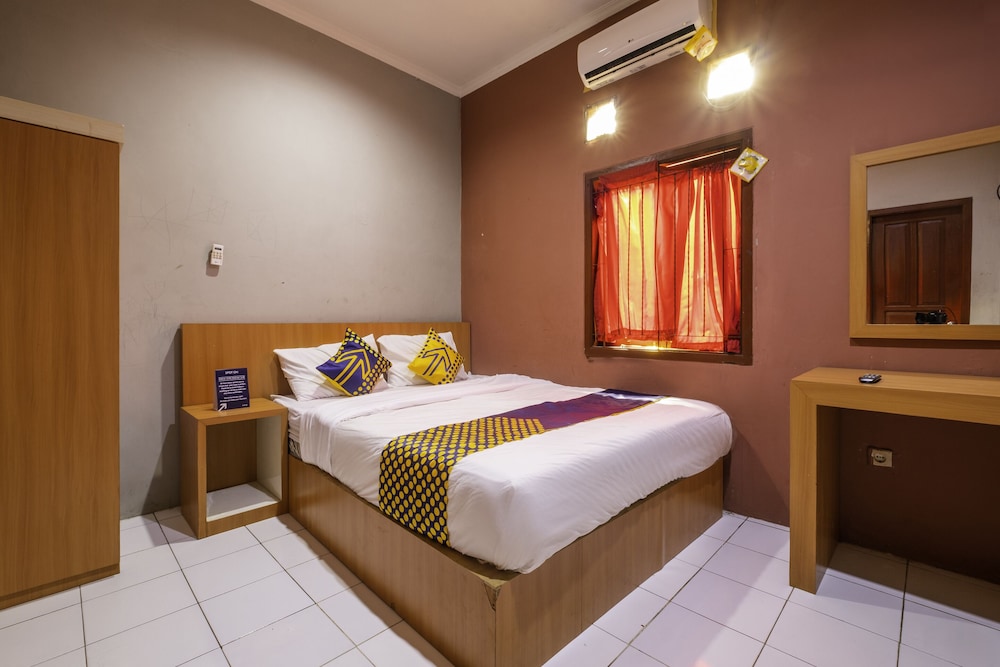 Spot On 2806 Wisma Syariah in Karawang, Indonesia