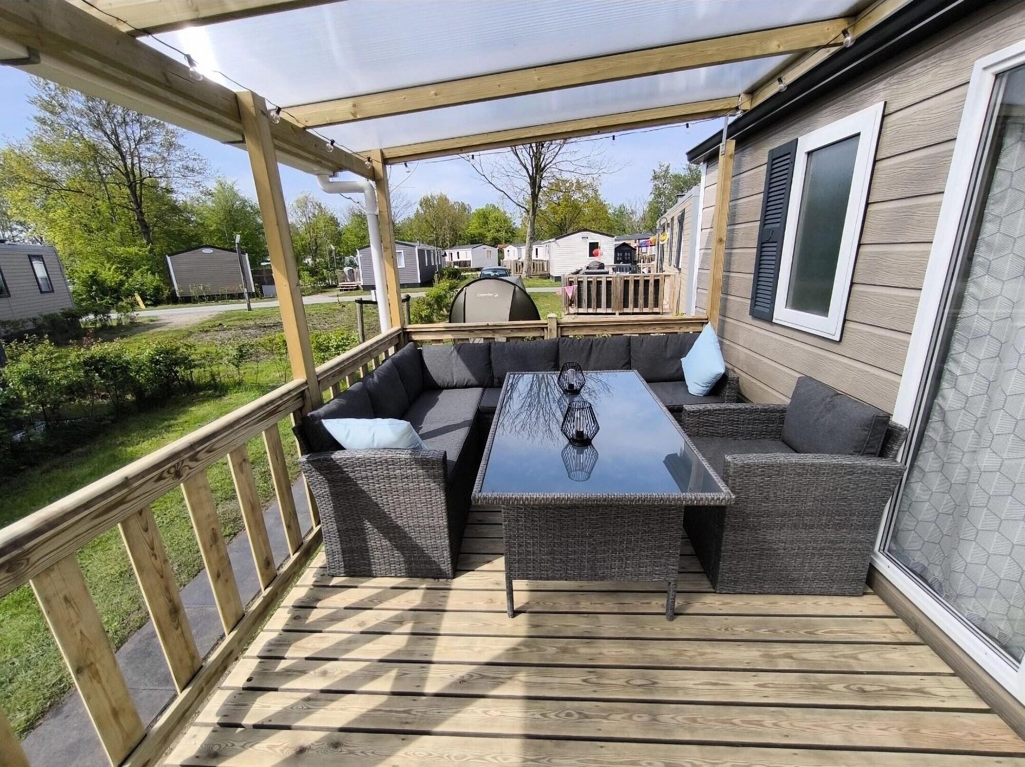 Ferienhaus Chalet Ferienpark Lauwersoog NL — 4-Star Luxury Hotel in Ulrum, Netherlands
