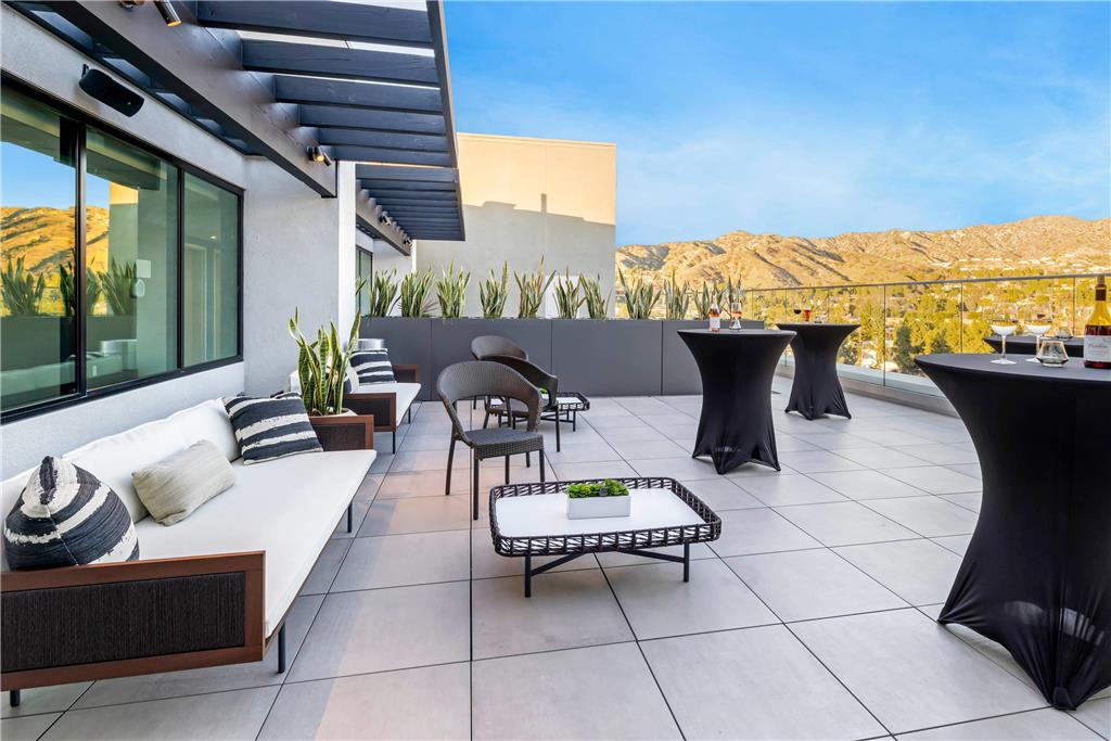 Cambria Hotel Burbank Airport - photo 93