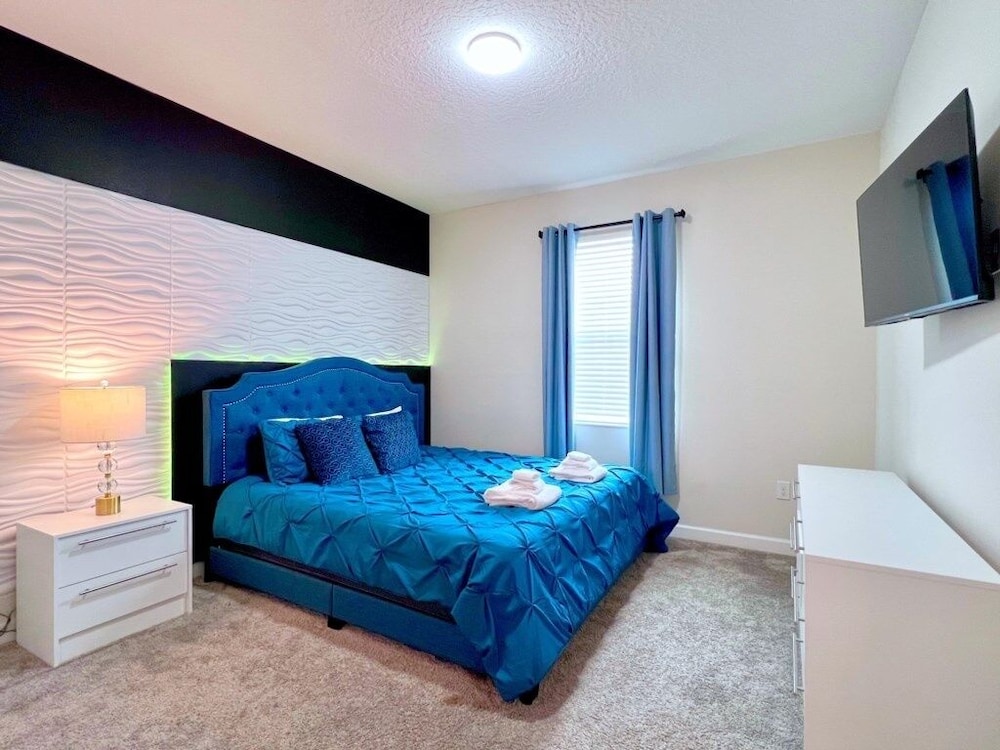 8 Bed Storey Lake Resort Huge Bedroom for Kids home - photo 3
