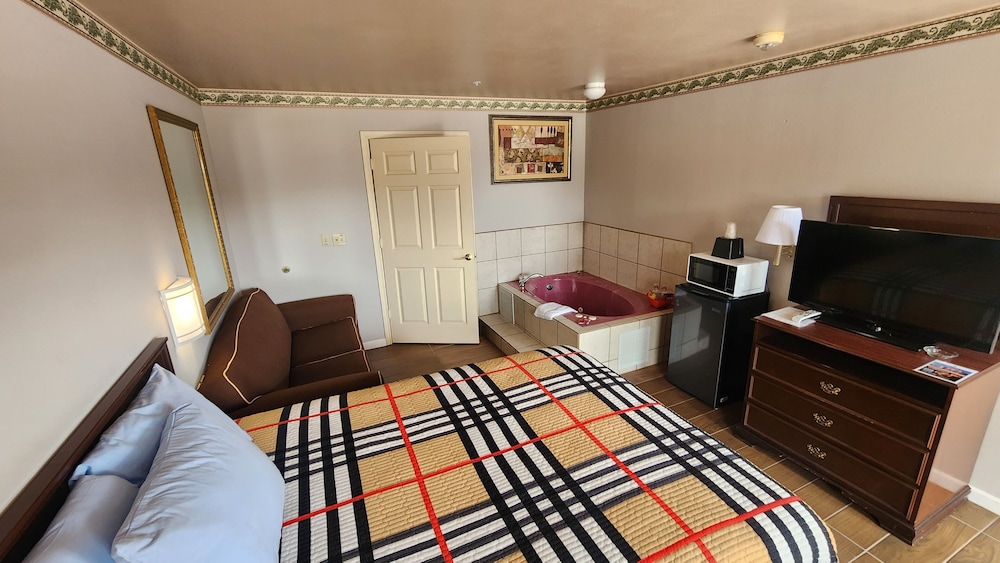 Benbrook Inn & Suites - photo 12