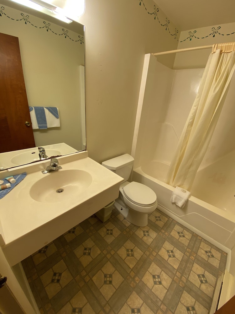 Birchwood Inn - photo 9