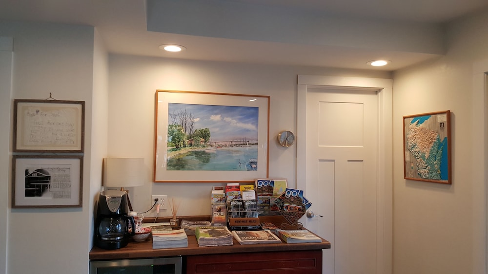Snug Harbor Inn - photo 3