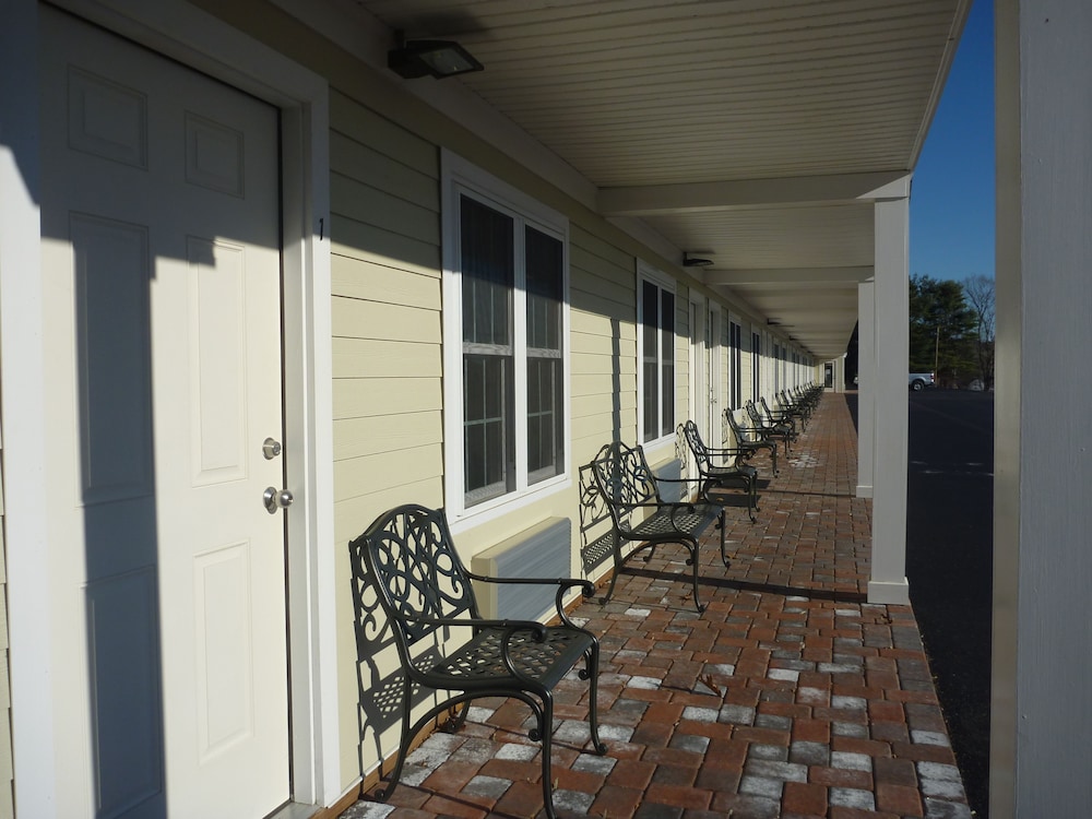 Yankee Clipper Motel - photo 2