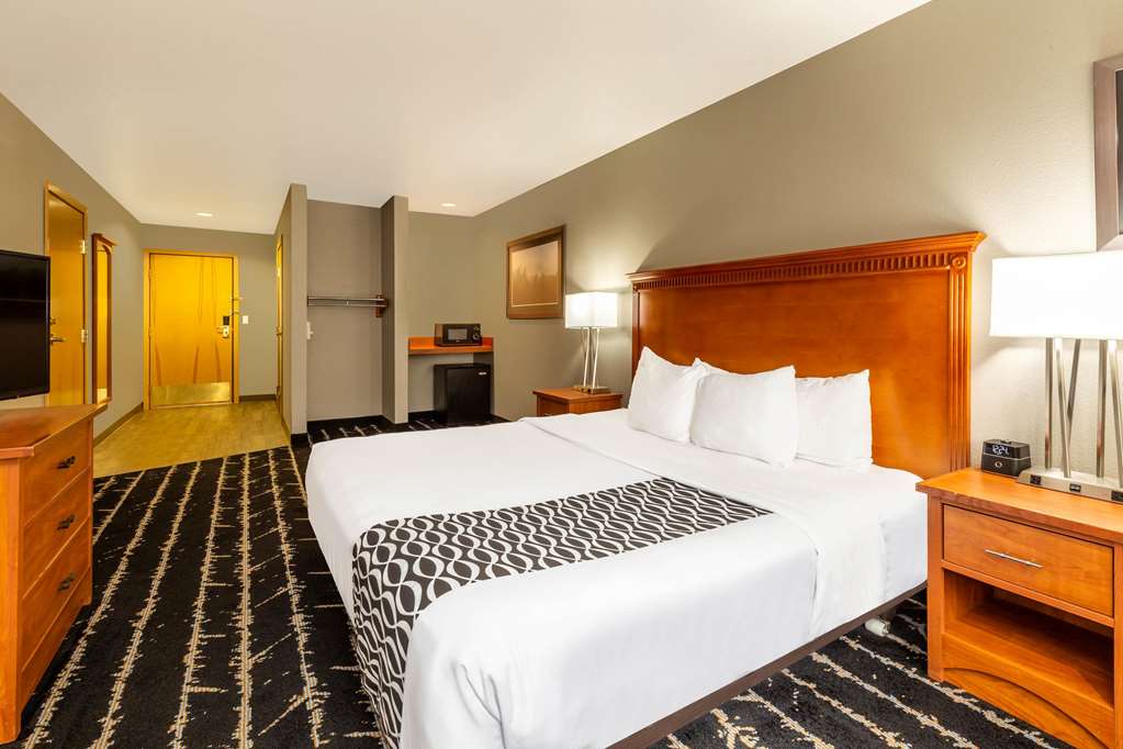 La Quinta Inn & Suites by Wyndham Vancouver - photo 22