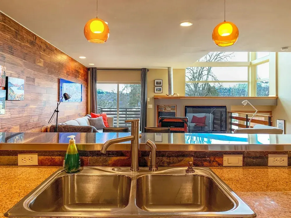 Urban Loft with BBQ on the Deck — Hood River — photo 5