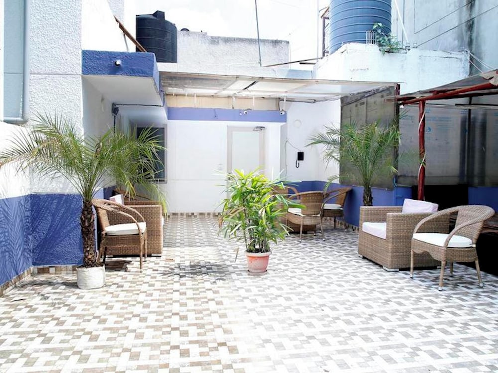 Maplewood Guest House Neeti Bagh New Delhiit is a Boutiqu Guest House Room 3 — 4-Star Luxury Hotel in New Delhi, India