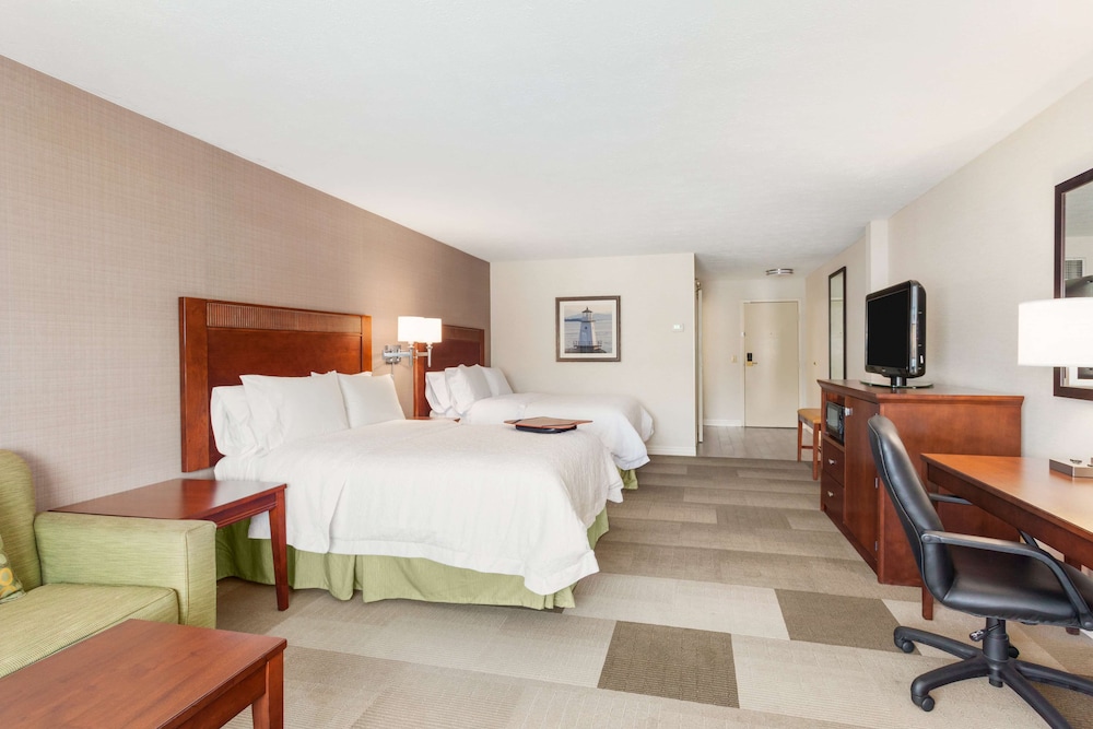 Hampton Inn Colchester - photo 14