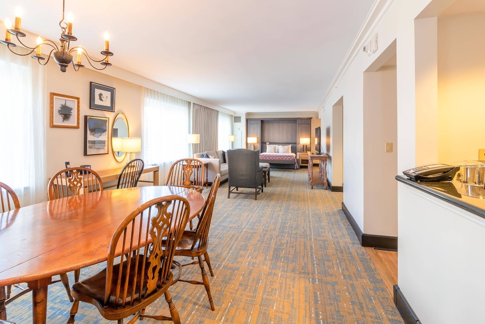 Williamsburg Lodge Autograph Collection - photo 7