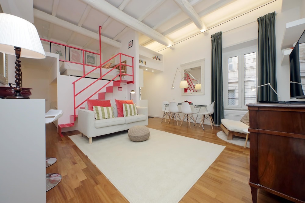 4bnb Serpenti Delightful Apartment — 4-Star Luxury Hotel in Rome, Italy