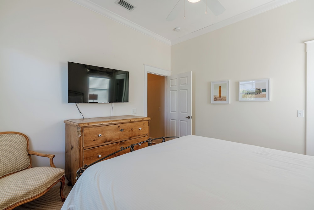 Pet Friendly Seacrest Home for 10 Resort Pool Beach Shuttle - photo 7