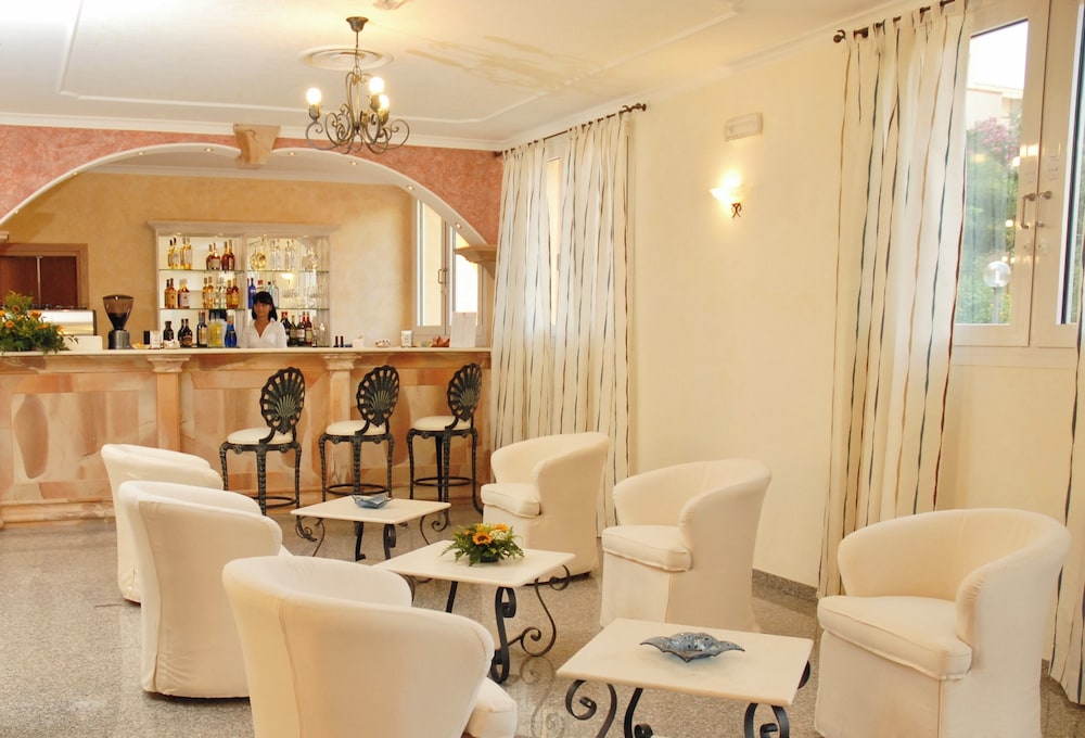 Hotel con piscina a La Maddalena in La Maddalena, Italy