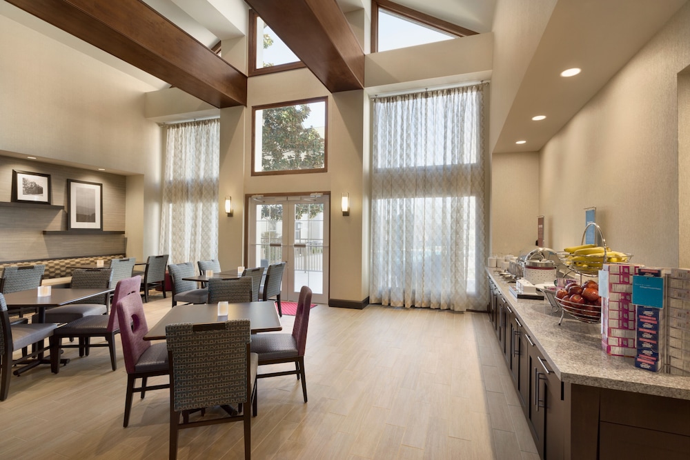 Hampton Inn & Suites Springdale - photo 40