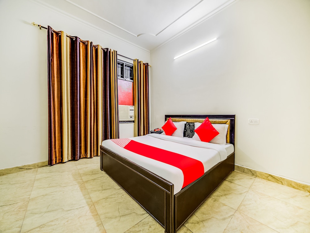 OYO 30398 Hotel Royal Residency - carbon neutral hotel in Greater Noida