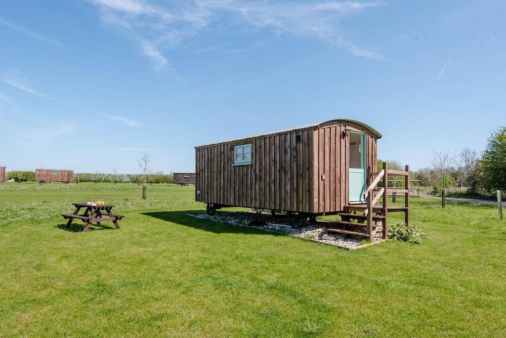 Honeysuckle Farm Hut 7 Suffolk Farm Holidays in Woodbridge, United Kingdom