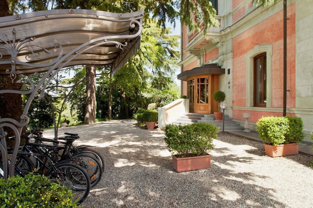 Relais Villa Pomela — 4-Star Luxury Hotel in Novi Ligure, Italy