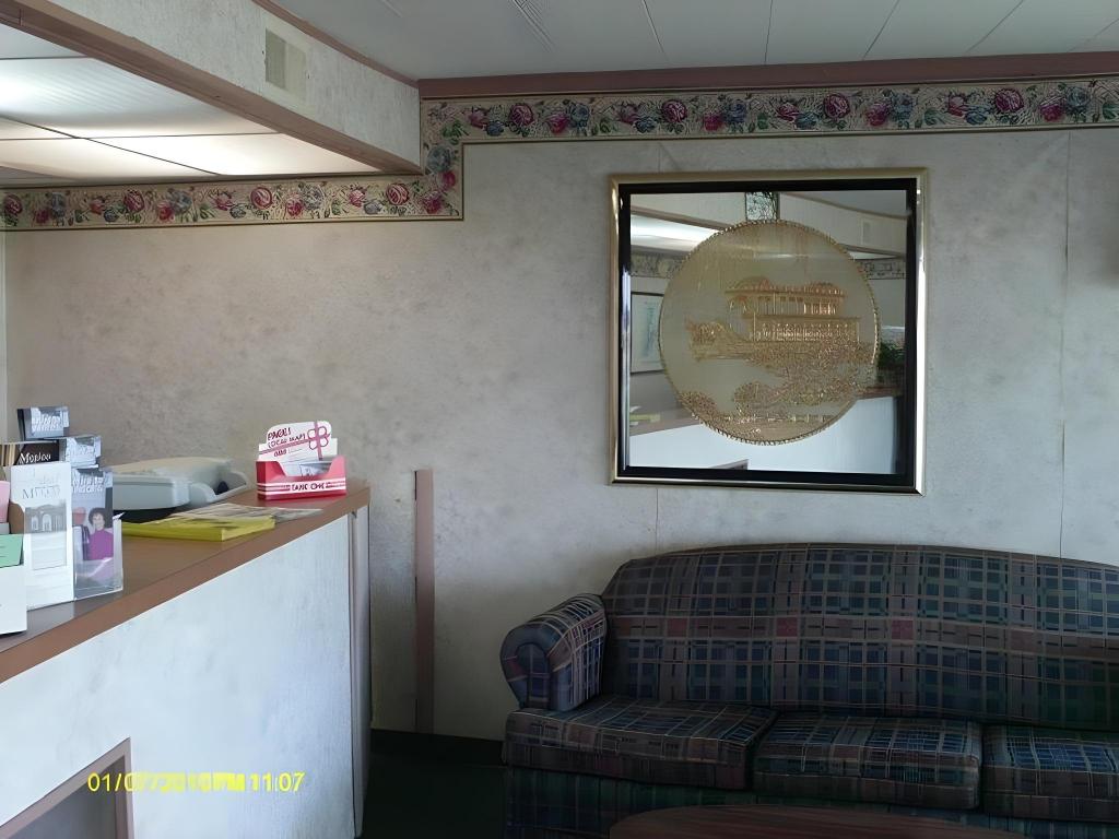 America's Value Inn Mexico - photo 12