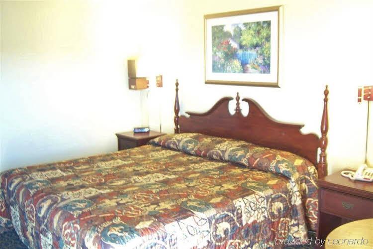 Americas Best Inn Huntsville - photo 10