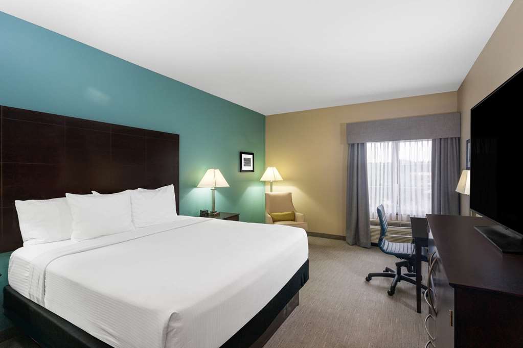 La Quinta Inn & Suites by Wyndham Sebring - photo 16