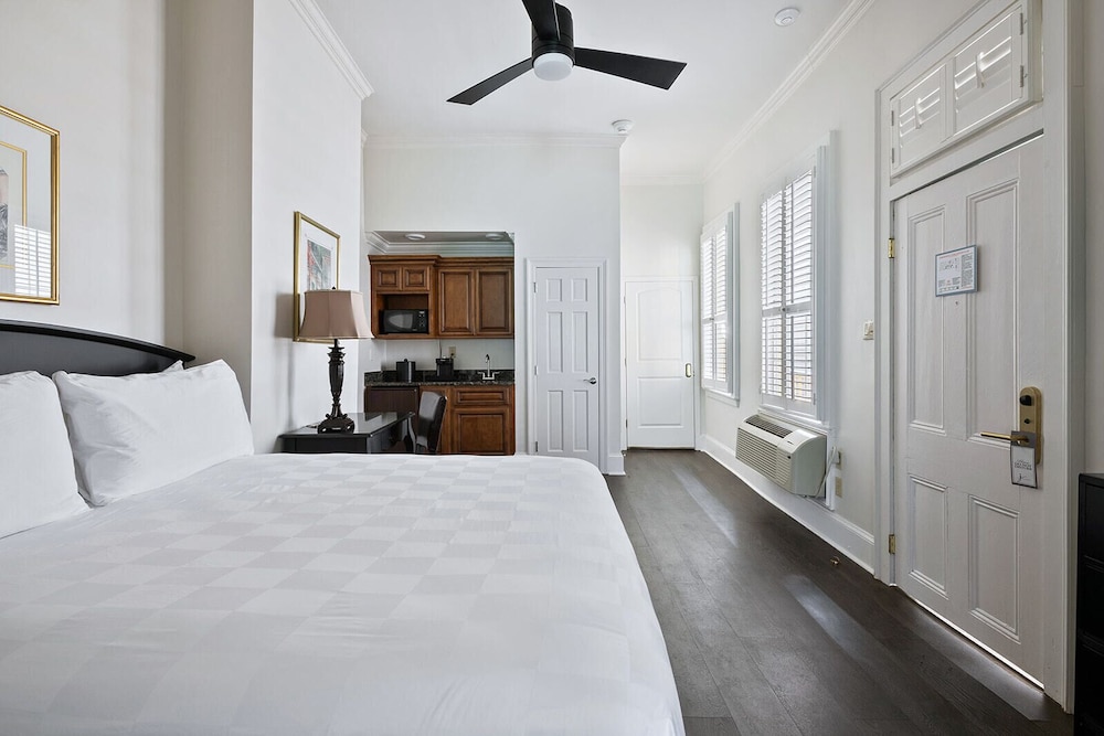 Historic Streetcar Inn - photo 18
