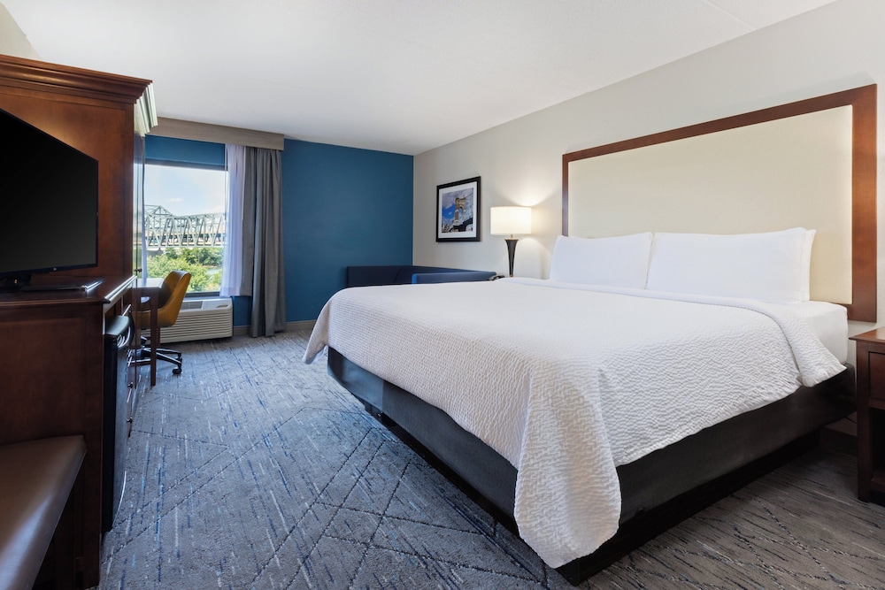 Holiday Inn Express & Suites Cincinnati Riverfront by IHG - photo 13