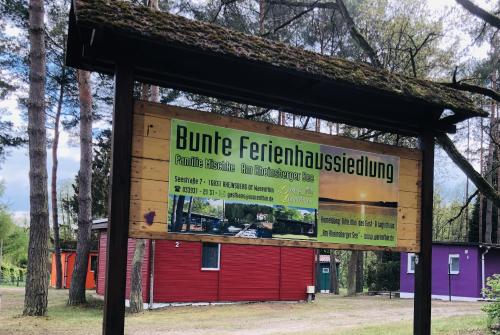 Bunte Ferienhaussiedlung — Rheinsberg