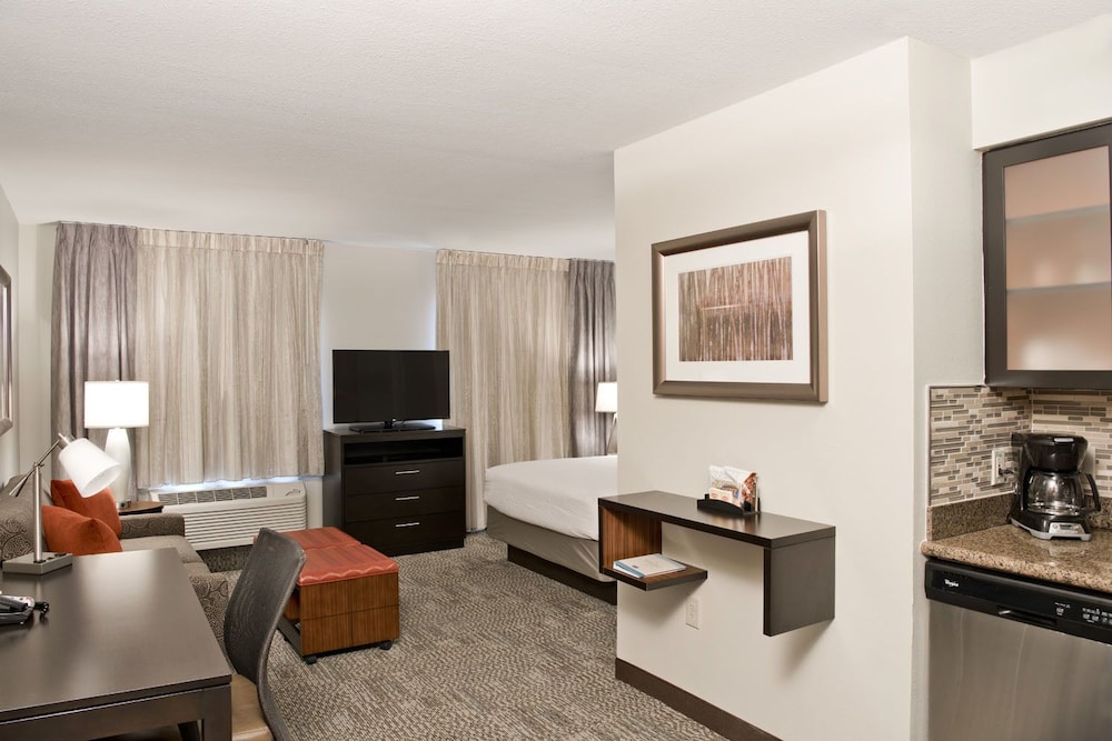 Staybridge Suites Charlotte Ballantyne by IHG - photo 10
