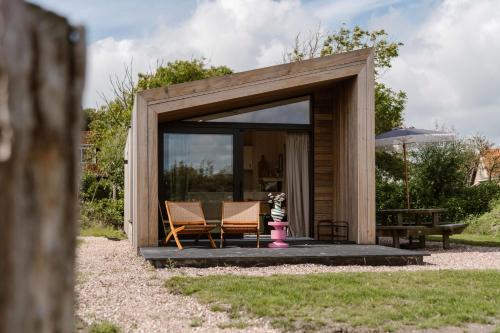 Hello Zeeland Tiny House Zeeuwse Liefde 15 — 4-Star Luxury Hotel in Westkapelle, Netherlands