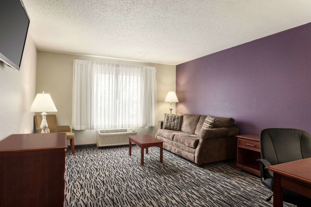 Baymont by Wyndham Springfield I 44 - photo 7