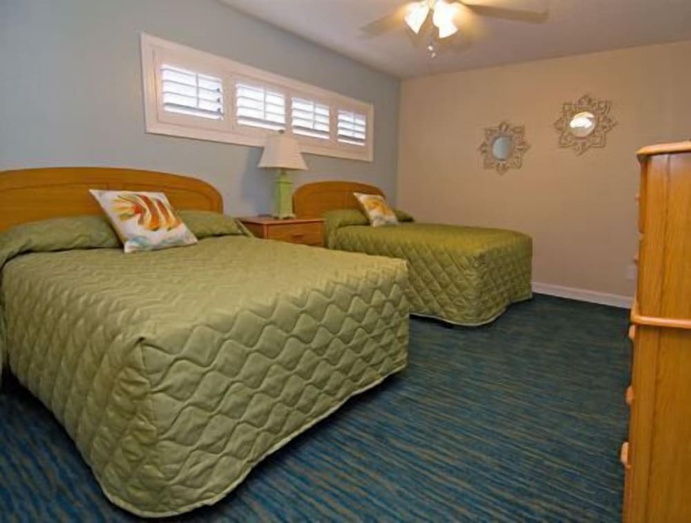 Landmark Holiday Beach - photo 5