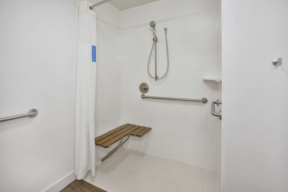 Hampton Inn White River Junction - photo 11
