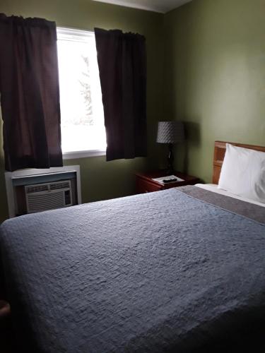 Eddy's Motel - photo 17