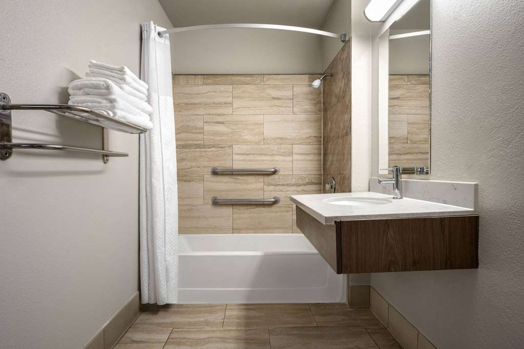 Days Inn by Wyndham Fresno South - photo 30