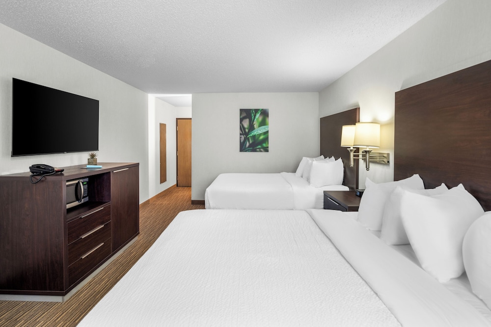 EverSpring Inn & Suites - photo 13